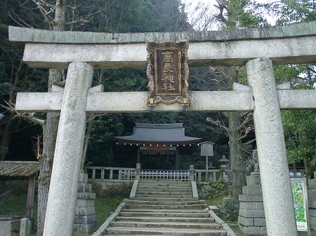 torii iwashimizu hachiman gu